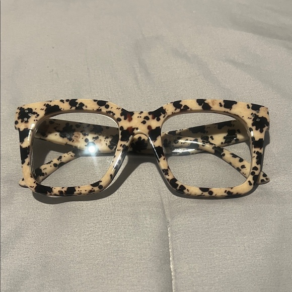 Stylish Tortoiseshell Sunglasses - Picture 9 of 10